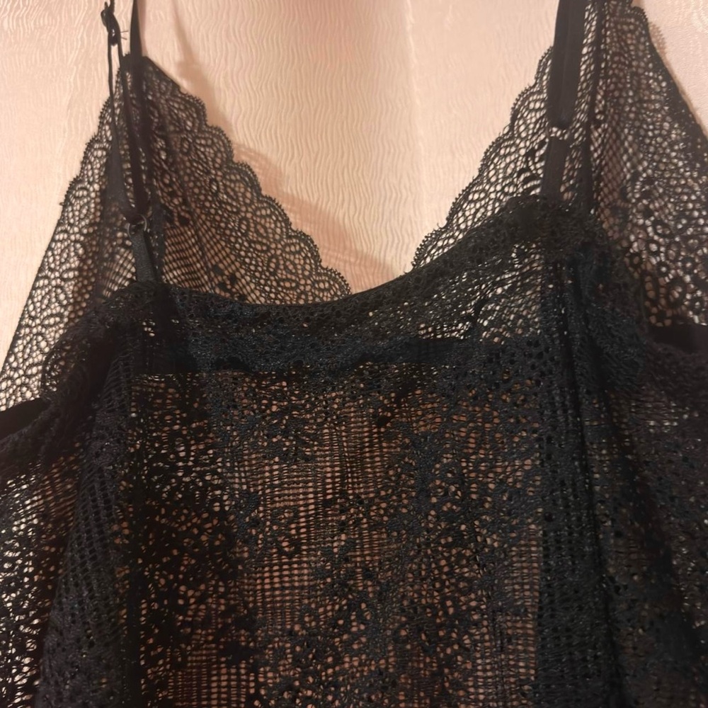Black Cropped Scalloped Hem Sheer Lace Top - Picture 7 of 8